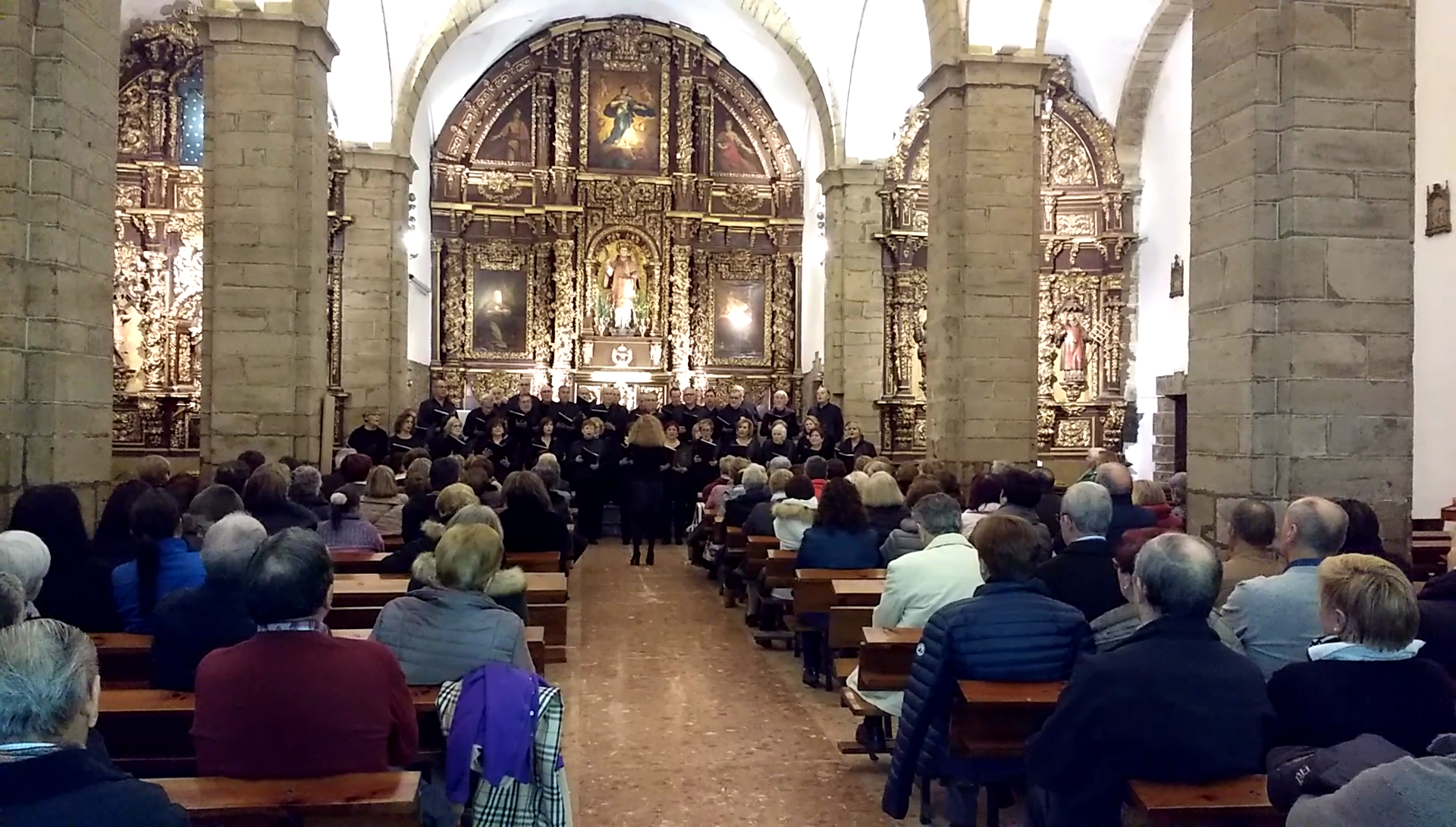 Concierto Benéfico Mendiona Abeslariak e Isasiko Ama Abesbatza